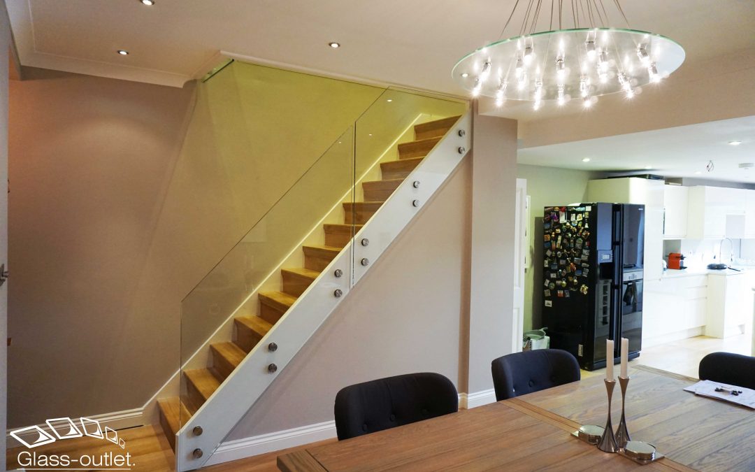 Glass balustrade for stairs installation
